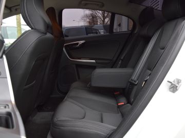Volvo S60 1.5 T3 KINETIC | AUTOMAAT | CLIMA | CRUISE | XENON | TREKHAAK | E